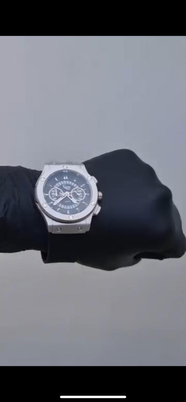 HUBLOTWITH  PREMIUM STRAPS.